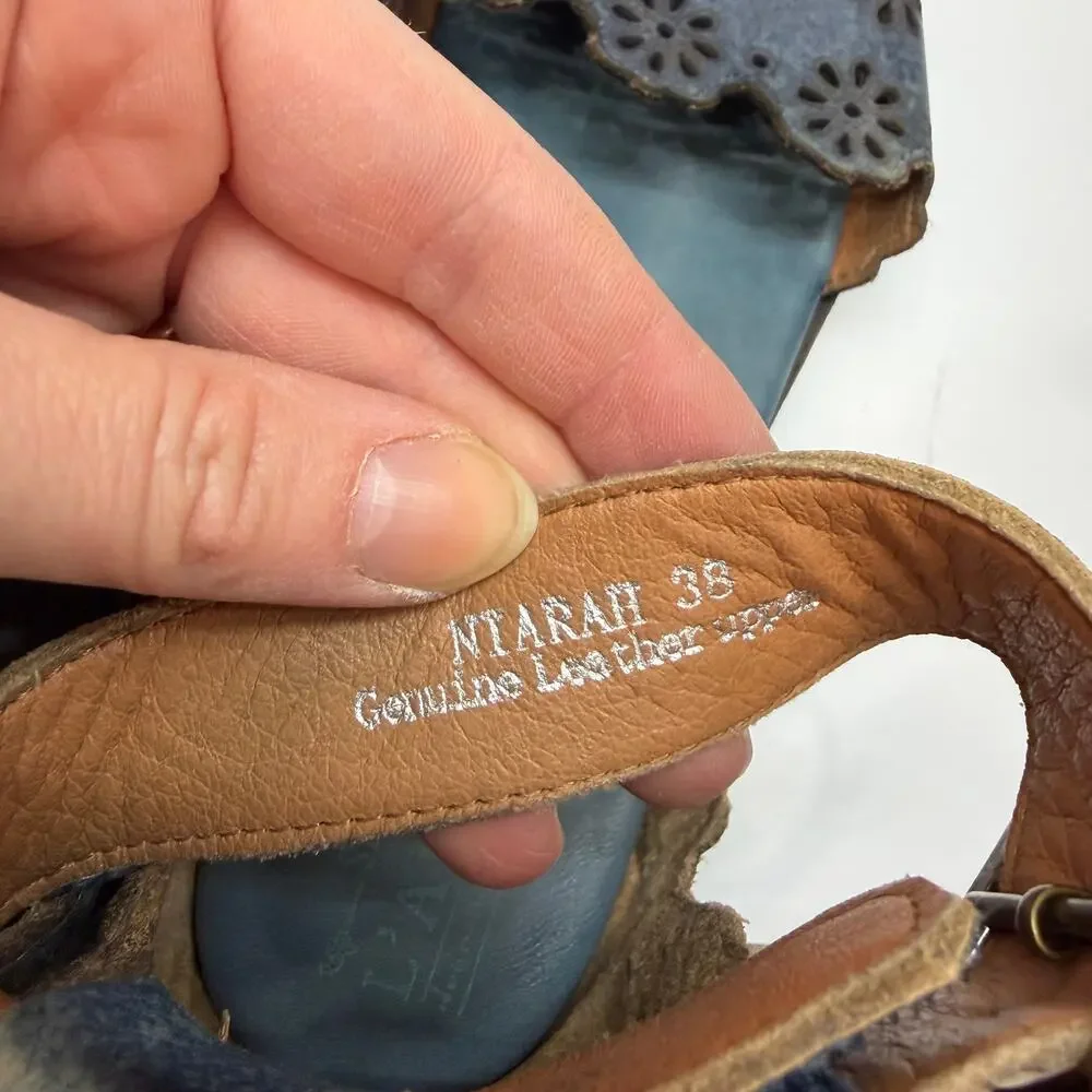 LArtiste barely worn